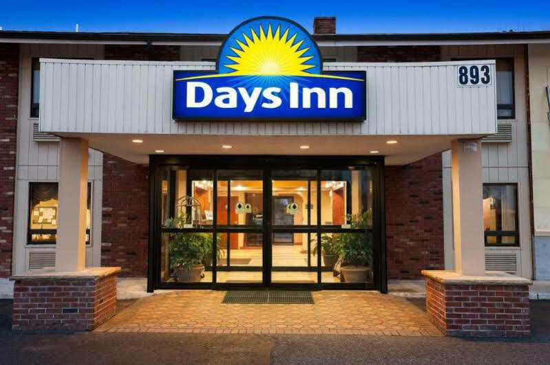 Days Inn By Wyndham Iselin / Woodbridge Exterior photo
